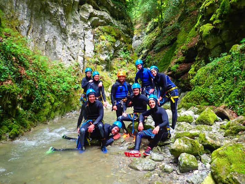 Talloires : expérience guidée de canyoning dans le canyon d'Angon