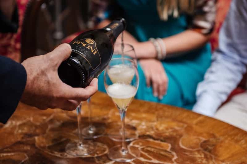 Visite d'un domaine viticole avec dégustation de TrentoDoc et de Grappa