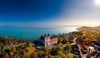 Excursion d'une journée au lac Balaton avec croisière à la voile et dégustation de vin