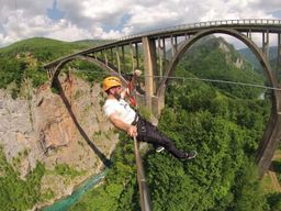 Podgorica : Parc national de Durmitor - rivière Tara, pont et lac