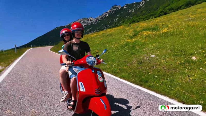 Riva del Garda : visite en scooter Vespa jusqu'au Monte Baldo.