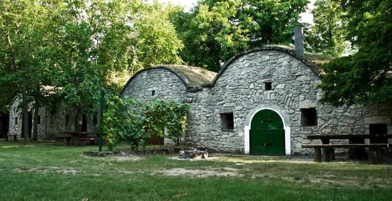 Au départ de Budapest : Visite du village viticole de Páty avec dégustations
