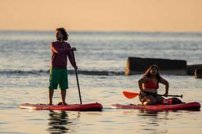 Barcelone : location de paddle surf à la plage de la Barceloneta (75 min)
