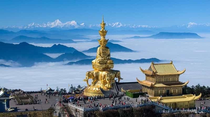 Bouddha doré et mer de nuages : visite privée du mont Emei