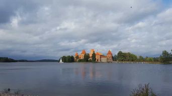 Au départ de Vilnius : visite du château de Trakai et du mémorial de Paneriai