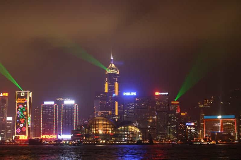 Hong Kong : Spectacle de Lumière sur un Yacht de Luxe avec Collations et Boissons