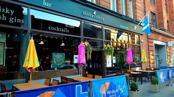 Glasgow : dégustation de haggis avec un verre de whisky écossais