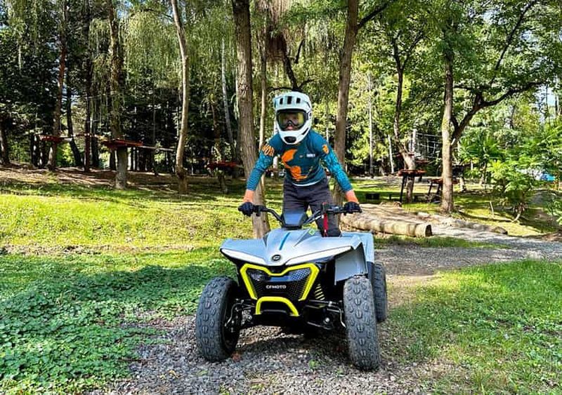 Aventure en quad électrique sur piste pour enfants et adolescents