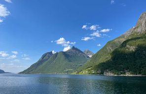 Croisière dans le fjord Hjørundfjord, trajet aller simple Ålesund-Øye