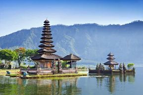 Nord de Bali : Chute d'eau de Banyumala et temple Ulun Danu Beratan
