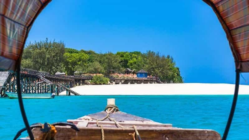 Pause déjeuner, visite de Mnemba, baignade avec les tortues, plage de Kendwa