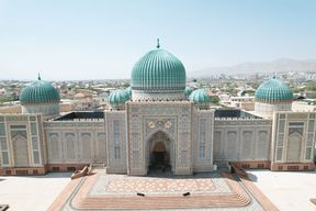 Depuis Tachkent : Excursion à Khujand avec passage de la frontière