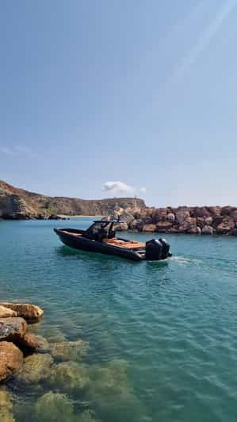 Santorin : Croisière privée vers Milos Polyaigos et Kimolos