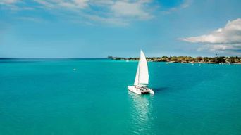 Nord : Croisière vers l'île Plate et l'îlot Gabriel. Déjeuner barbecue sur la plage