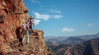 Tafraout : Randonnée sur le mont Adad Medni et visite du village de Timjicht
