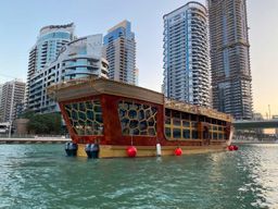 Dubai Marina : dîner-croisière en bateau traditionnel