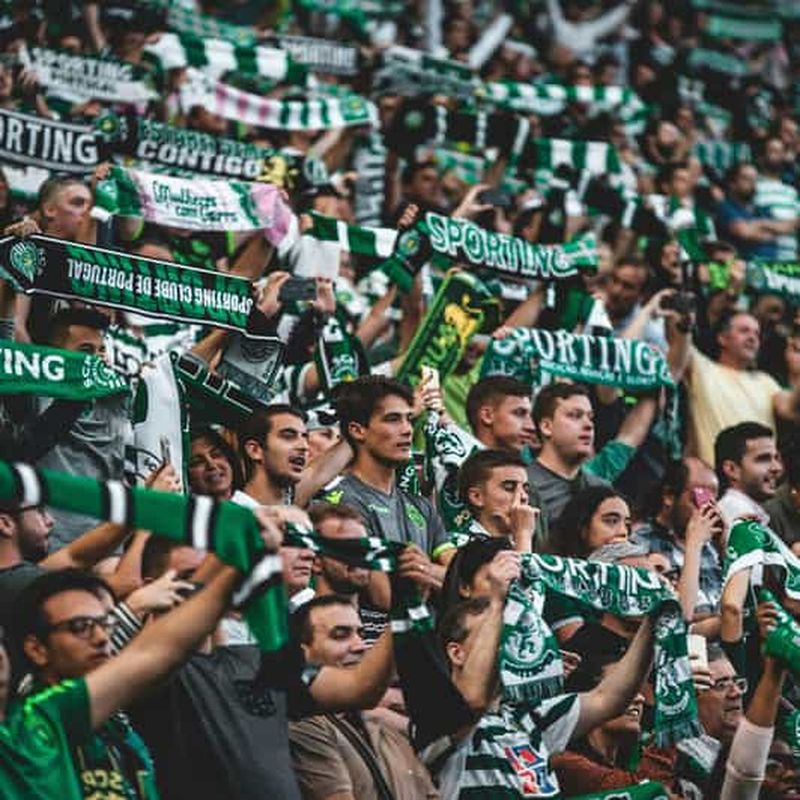 Lisbonne : Le Sporting CP, un jour de match de football, avec un local