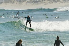 Peniche : cours de surf pour débutants, intermédiaires et confirmés