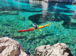 Cassis : demie-journée en kayak de mer dans le parc national des calanques