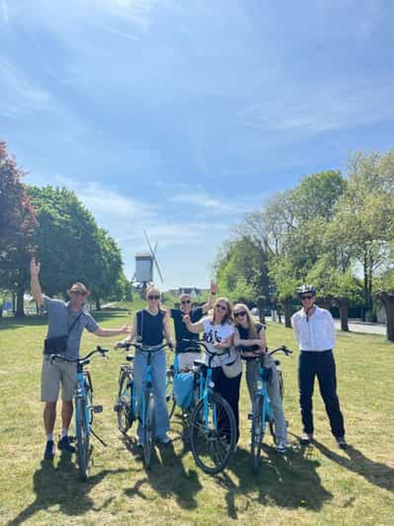 Bruges : visite guidée à vélo avec un habitant de la région pour découvrir les sites et les secrets de la ville