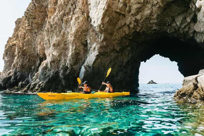 Milos : Excursion en kayak sur les plages de Tsigrado et Gerakas