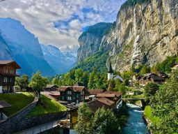 Depuis Berne : visite des Alpes suisses, de Lauterbrunnen et des grottes de Beatus