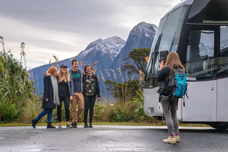Queenstown : Excursion d'une journée en autocar et croisière à Milford Sound