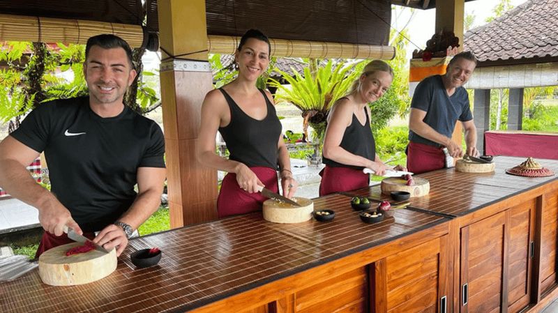 Ubud : Cours de cuisine avec transferts et visite facultative du marché