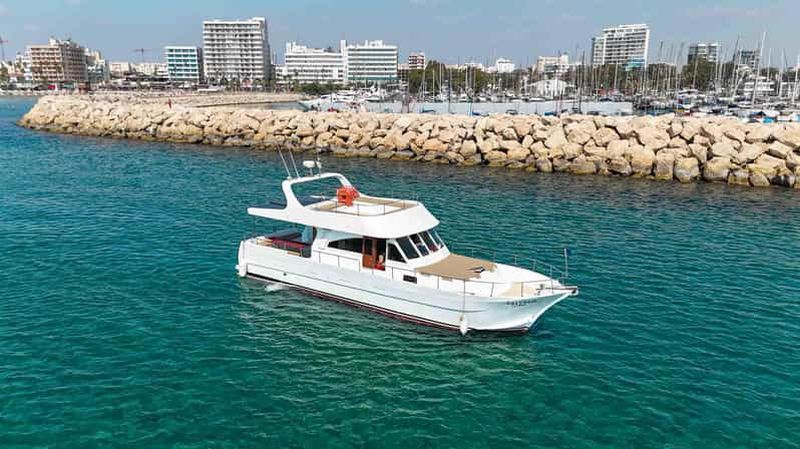 Croisière dans la baie de Larnaca avec plongée avec tuba