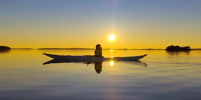 Soirée d'été en kayak de mer, archipel de Turku