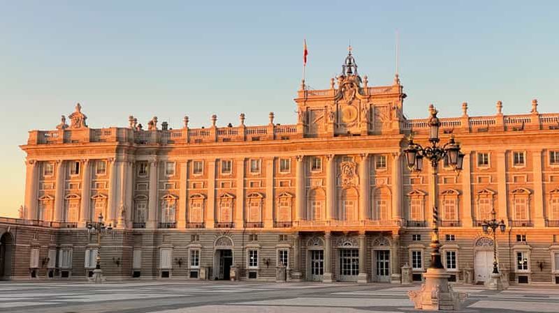 Madrid : visite guidée à pied de la ville et visite du palais royal coupe-file