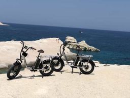 Milos : Excursion d'une demi-journée en vélo électrique avec la plage de Sarakiniko