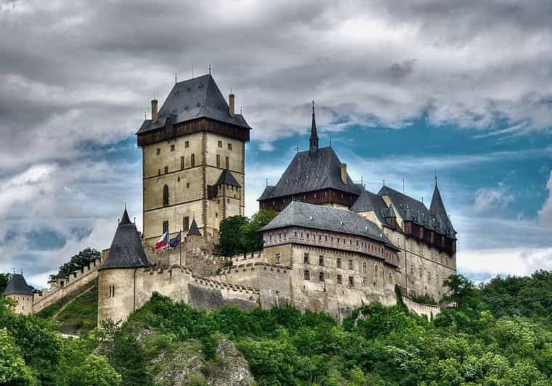 Prague : Visite tout compris du château et des grottes de Karlstejn