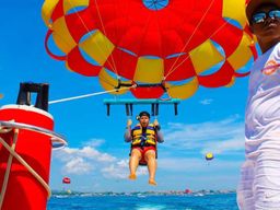 Bali : Parachute ascensionnel, jet ski, bateau banane et plage de Dreamland