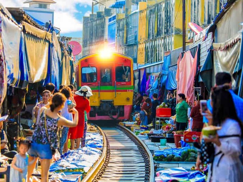 Bangkok : Excursion d'une journée au chemin de fer de Maeklong et au marché flottant d'Amphawa