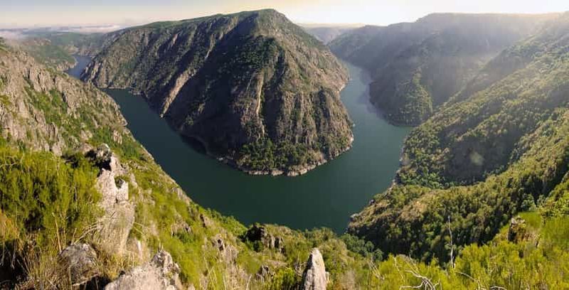 Excursion d'une journée à la Ribeira Sacra et à Ourense avec croisière en catamaran
