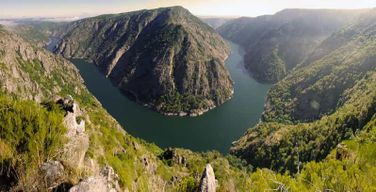 Excursion d'une journée à la Ribeira Sacra et à Ourense avec croisière en catamaran