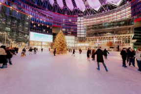 Berlin : patinage sur glace au « Das Center » de la Potsdamer Platz