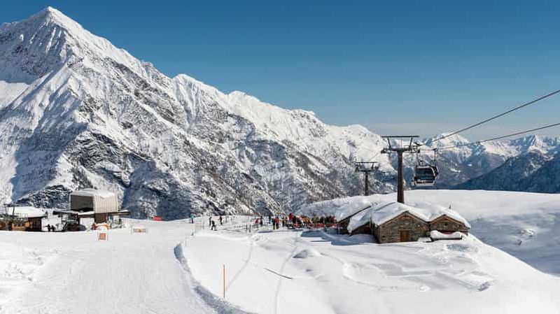 Monte Rosa : déjeuner typique dans un refuge avec vue sur les montagnes