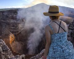Nicaragua : visite de nuit du volcan Masaya : lave et coucher de soleil