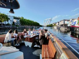 Lyon : Croisière en ville avec charcuterie, fromage et vin