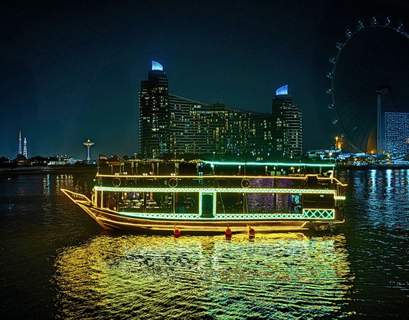Dubaï : croisière en boutre dans la crique, la marina et divertissements, option buffet et boissons