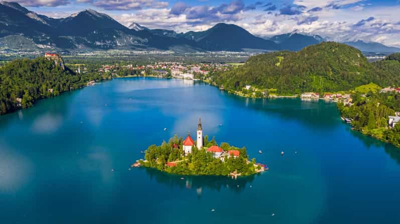 Depuis Ljubljana : Grotte de Postojna, château de Predjama et lac de Bled