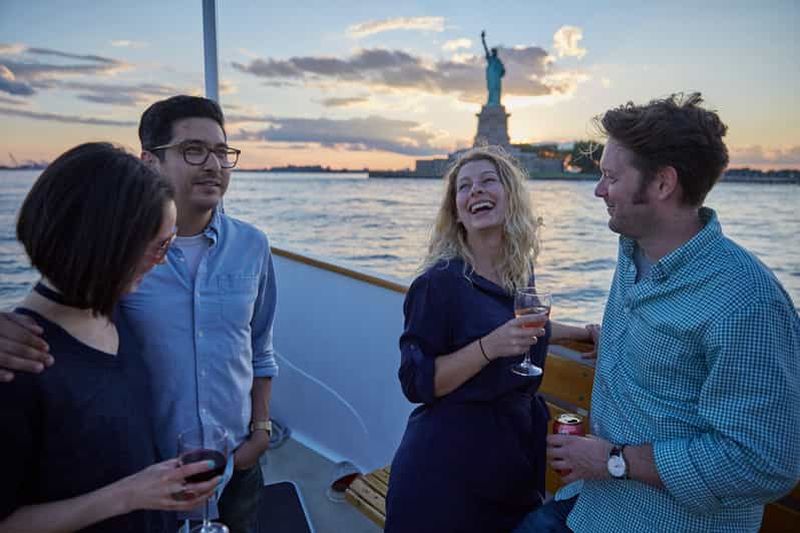 NYC : Croisière d'une journée sur un petit yacht avec vue sur la Statue de la Liberté