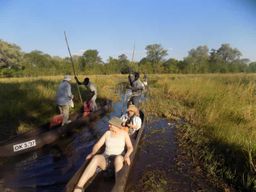 excursion d'une journée en mokoro dans le delta de l'okavango