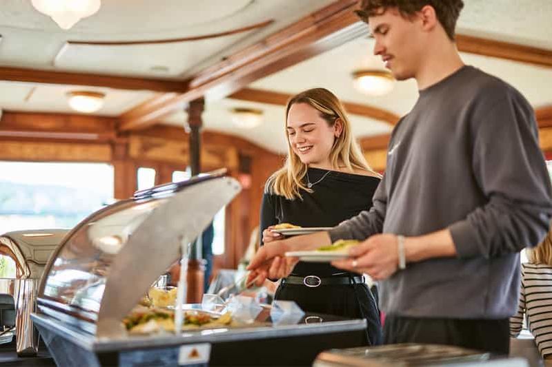 Budapest : Brunch estival et croisière avec Prosecco ou gâteau