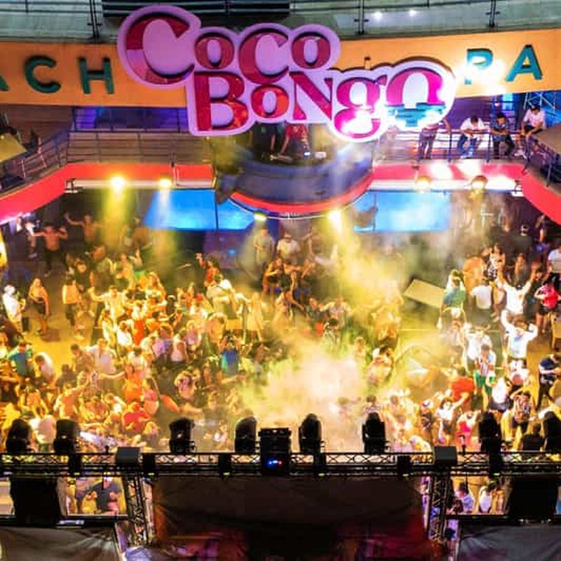 Cancún : fête du Nouvel An 2026 à la plage, Coco Bongo, open bar et nourriture