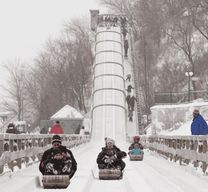 Québec : Balade en toboggan dans le Vieux-Québec avec chocolat chaud