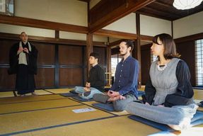 Kyoto : Méditation zen et visite des jardins d'un temple avec déjeuner