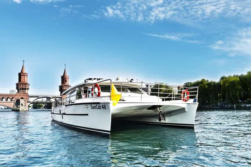 Berlin : Tour en bateau exclusif sur un catamaran à énergie solaire